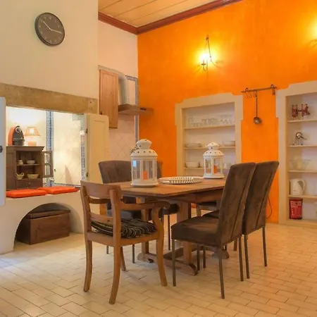 Brand New In Heart Of דירה